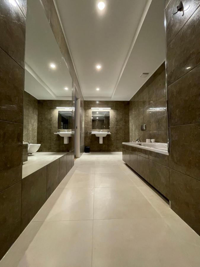 Boutique Apartments - Old Town 120M2 - Private Underground Parking - Wroclaw Bagian luar foto